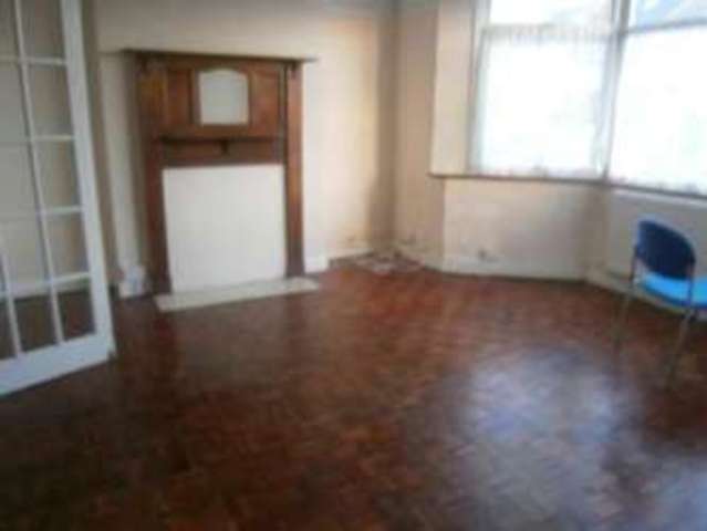  Image of 5 bedroom Detached house to rent in St. Georges Road Cranbrook Ilford IG1 at St Georges Road  Ilford, IG1 3PQ