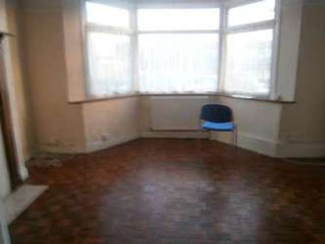  Image of 5 bedroom Detached house to rent in St. Georges Road Cranbrook Ilford IG1 at St Georges Road  Ilford, IG1 3PQ
