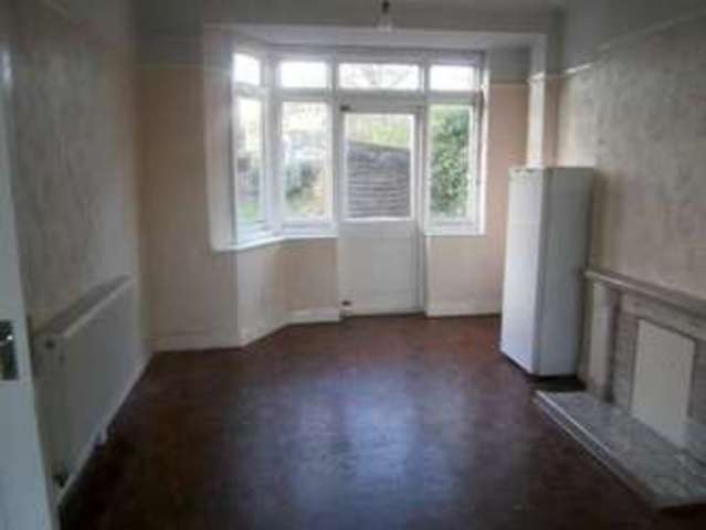  Image of 5 bedroom Detached house to rent in St. Georges Road Cranbrook Ilford IG1 at St Georges Road  Ilford, IG1 3PQ