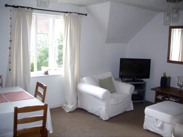  Image of 2 bedroom Detached house to rent in St. James Gardens Chadwell Heath Romford RM6 at St James Garden  little heath, RM6 5RY