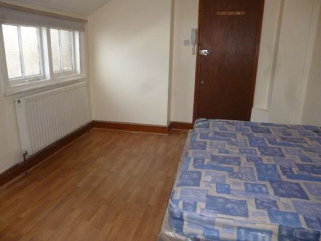  Image of Studio flat to rent in St. James