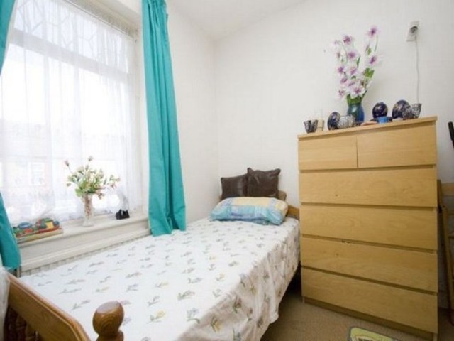  Image of 2 bedroom Terraced house to rent in St. Johns Road Barking IG11 at ST JOHNS RD  BARKING, IG11 7XL