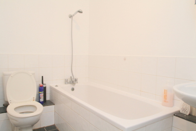  Image of Apartment to rent in St. Leonards Road London E14 at St Michaels Court  London, E14 6PS