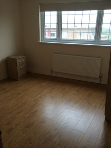  Image of 1 bedroom Flat to rent in Station Lane Hornchurch RM12 at STATION LANE HORNCHURCH Hornchurch, RM12 6NJ