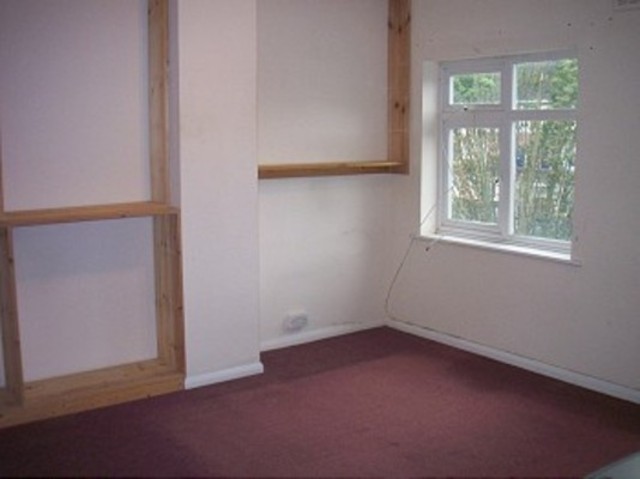  Image of 3 bedroom Maisonette to rent in Station Parade Cockfosters Road Cockfosters Barnet EN4 at Station Parade  Cockfosters, EN4 0DW