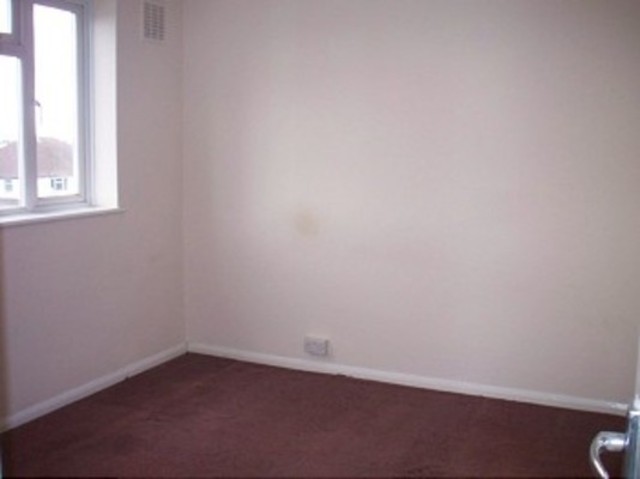  Image of 3 bedroom Maisonette to rent in Station Parade Cockfosters Road Cockfosters Barnet EN4 at Station Parade  Cockfosters, EN4 0DW