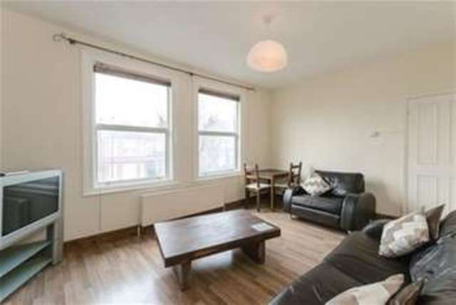  Image of 2 bedroom Flat to rent in Station Road London N21 at London, N21 3RB