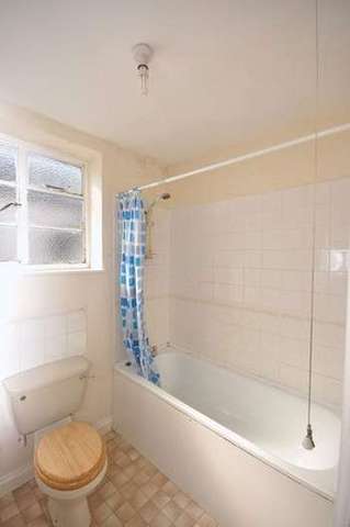  Image of 1 bedroom Flat to rent in Station Road North Totton Southampton SO40 at Station Road North Totton Southampton, SO40 3AB