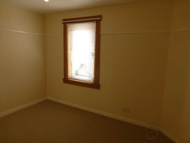  Image of 2 bedroom Flat to rent in Stenhouse Crescent Edinburgh EH11 at Saughton Edinburgh Edinburgh, EH11 3JJ