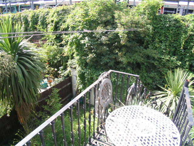  Image of 3 bedroom Maisonette to rent in Sternhold Avenue London SW2 at Balham, SW2 4PG