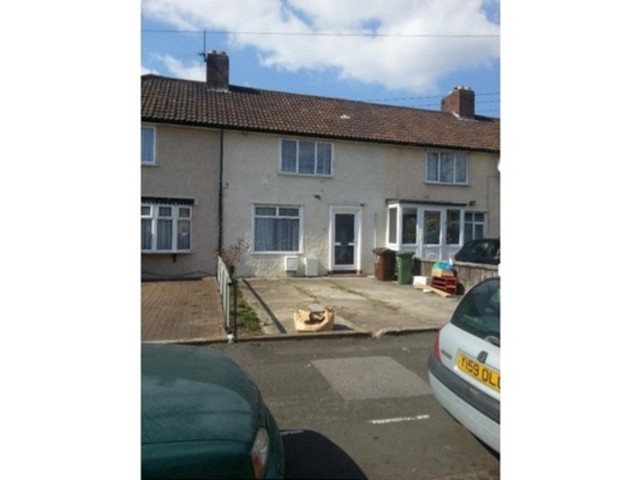  Image of 4 bedroom Terraced house to rent in Stonard Road Becontree Dagenham RM8 at Stonard Road  Dagenham, RM8 2HS