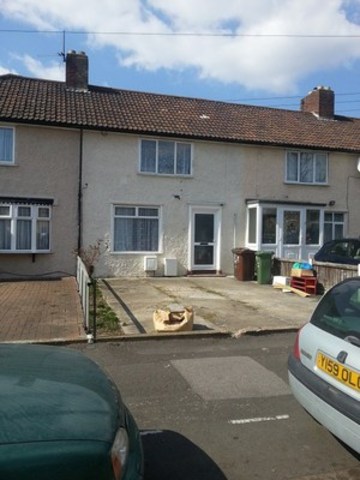  Image of 4 bedroom Terraced house for sale in Stonard Road Becontree Dagenham RM8 at STONARD ROAD  DAGENHAM, RM8 2HS
