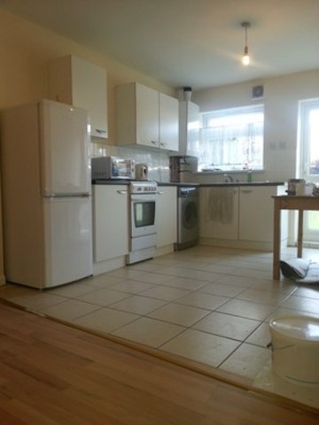  Image of 4 bedroom Terraced house for sale in Stonard Road Becontree Dagenham RM8 at STONARD ROAD  DAGENHAM, RM8 2HS