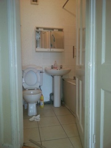  Image of 4 bedroom Terraced house for sale in Stonard Road Becontree Dagenham RM8 at STONARD ROAD  DAGENHAM, RM8 2HS