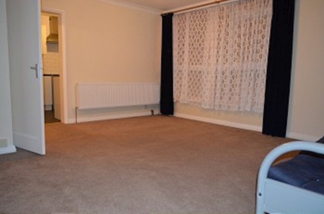  Image of 1 bedroom Flat to rent in Markfield Gardens London E4 at Stonefield Court  Chingford, E4 7NS