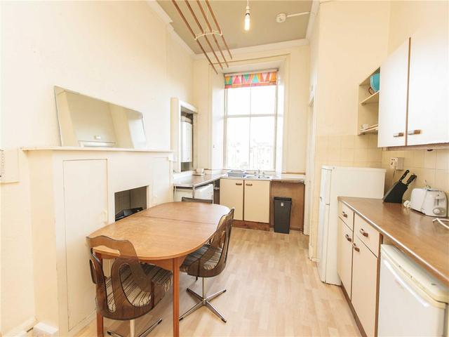  Image of 4 bedroom Flat to rent in Strathearn Road Edinburgh EH9 at Marchmont Edinburgh Edinburgh, EH9 2AD