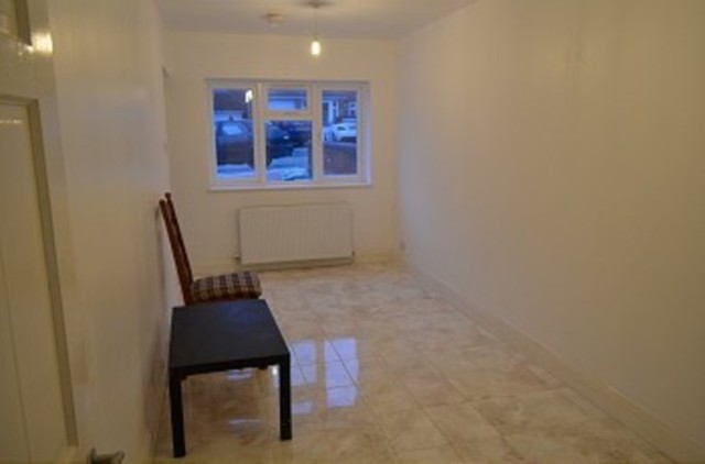 Image of 2 bedroom Flat to rent in Summit Close London N14 at Summit Close  Southgate, N14 7NR