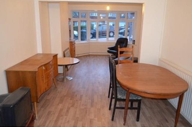  Image of 5 bedroom Detached house to rent in Summit Close London N14 at Summit Close  Southgate, N14 7NR