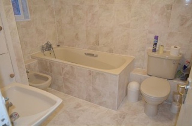  Image of 5 bedroom Detached house to rent in Summit Close London N14 at Summit Close  Southgate, N14 7NR