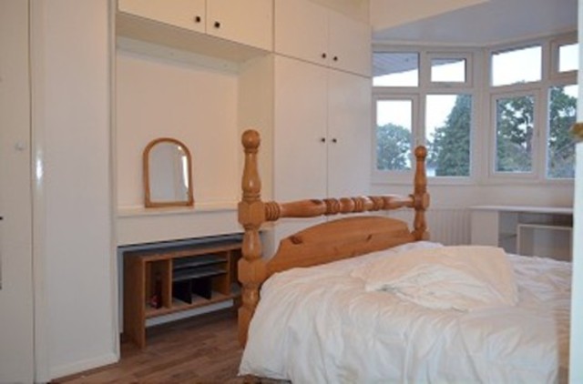  Image of 5 bedroom Detached house to rent in Summit Close London N14 at Summit Close  Southgate, N14 7NR