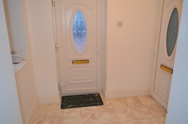  Image of 5 bedroom Detached house to rent in Summit Close London N14 at Summit Close  Southgate, N14 7NR