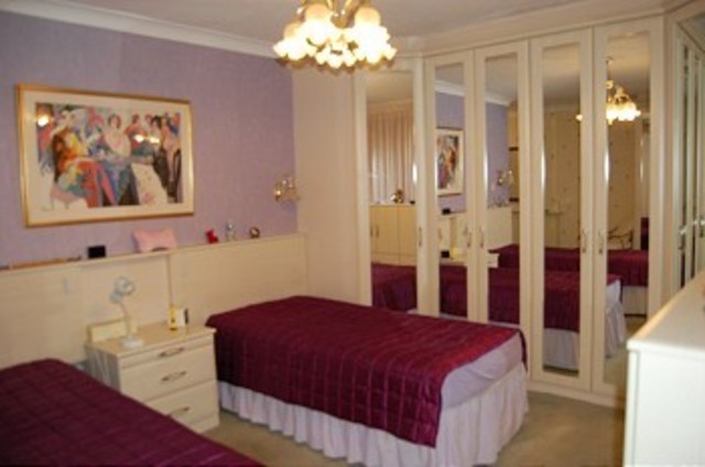  Image of 3 bedroom Ground Flat for sale in Sunningdale Lodge Stonegrove Canons Park Edgware HA8 at Sunningdale Lodge Stonegrove Edgware, HA8 7SY
