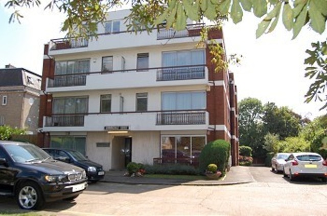  Image of 3 bedroom Ground Flat for sale in Sunningdale Lodge Stonegrove Canons Park Edgware HA8 at Sunninghdale Lodge Stonegrove Edgware, HA8 7SY