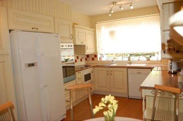  Image of 3 bedroom Ground Flat for sale in Sunningdale Lodge Stonegrove Canons Park Edgware HA8 at Sunninghdale Lodge Stonegrove Edgware, HA8 7SY