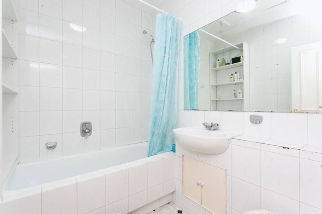  Image of 2 bedroom Flat to rent in Sutherland Avenue London W9 at Sutherland Avenue Array Westbourne Green, W9 2HF