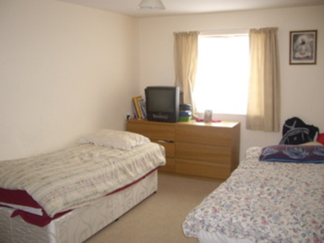 Image of 2 bedroom Flat to rent in Glandford Way Chadwell Heath Romford RM6 at Swaffam Court  Chadwell Heath, RM6 4UB