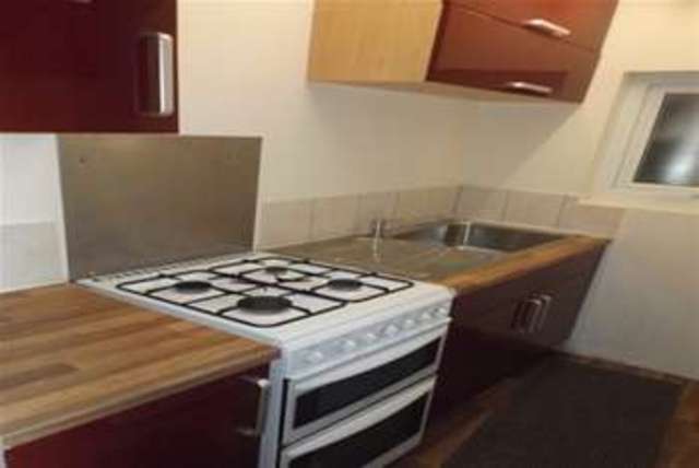  Image of 2 bedroom Property to rent in Tanfield Road Birkby Huddersfield HD1 at Huddersfield, HD1 5HG