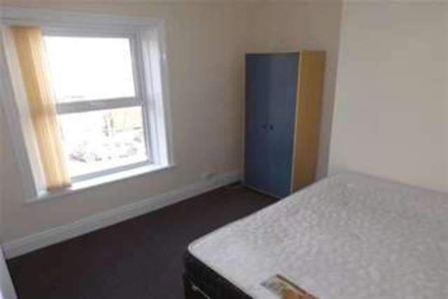  Image of 2 bedroom Property to rent in Tanfield Road Birkby Huddersfield HD1 at Huddersfield, HD1 5HG