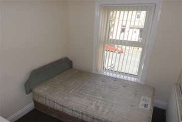  Image of 2 bedroom Property to rent in Tanfield Road Birkby Huddersfield HD1 at Huddersfield, HD1 5HG