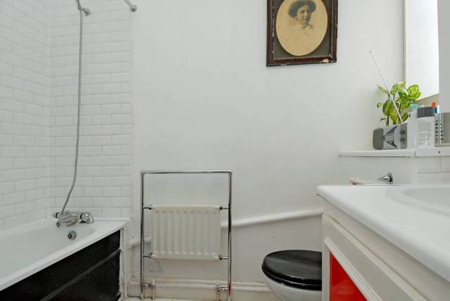  Image of 2 bedroom Property to rent in Tavistock Road London W11 at Tavistock Road  London, W11 1AW