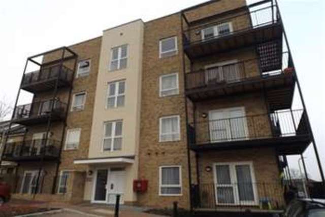  Image of 2 bedroom Flat to rent in Tay Road Tilehurst Reading RG30 at Reading, RG30 4DR