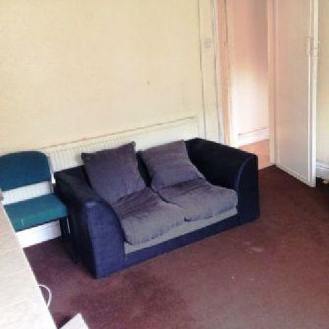  Image of 4 bedroom House Share to rent in Teignmouth Road Selly Oak Birmingham B29 at Selly Oak West Midlands Selly Oak, B29 7AX