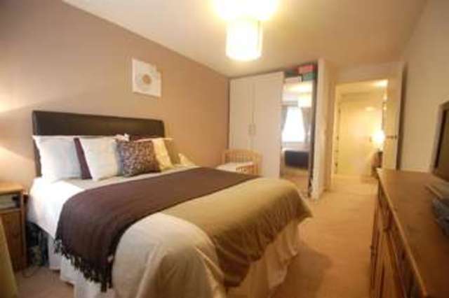  Image of 1 bedroom Apartment to rent in The Downs London SW20 at Cottenham Park, SW20 8HH