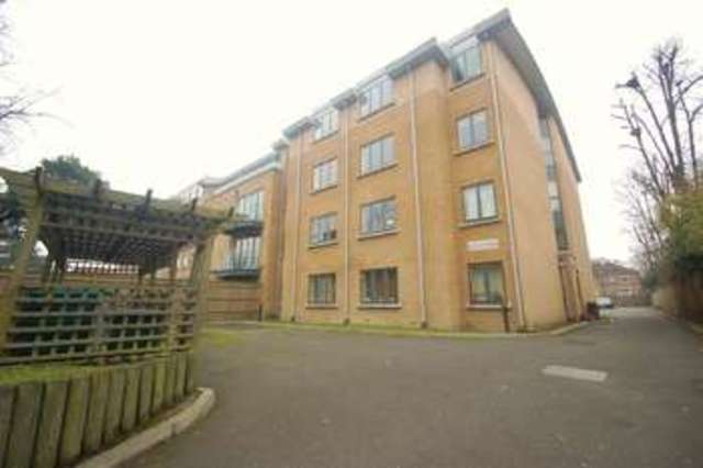  Image of 1 bedroom Apartment to rent in The Downs London SW20 at Cottenham Park, SW20 8HH