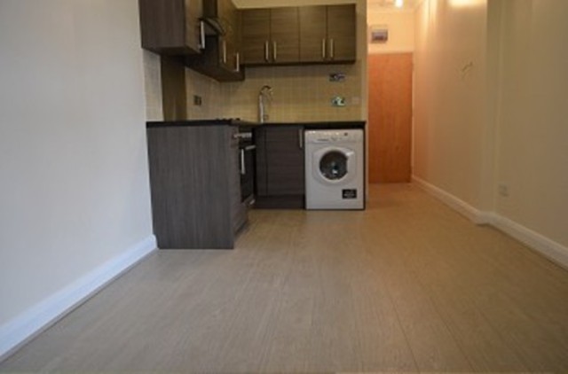  Image of 1 bedroom Flat to rent in The Grove London N13 at The Grove  Palmers Green, N13 5LD