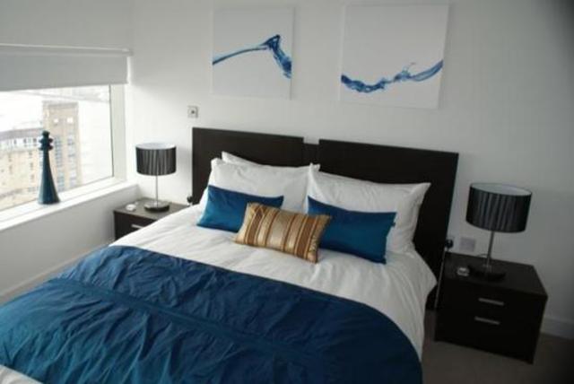  Image of 2 bedroom Apartment to rent in Marsh Wall London E14 at The Landmark West Tower  Canary Wharf, E14 9AL