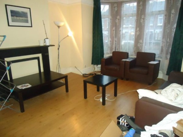  Image of 1 bedroom Flat to rent in The Limes Avenue London N11 at The Limes Avenue  New Southgate, N11 1RH