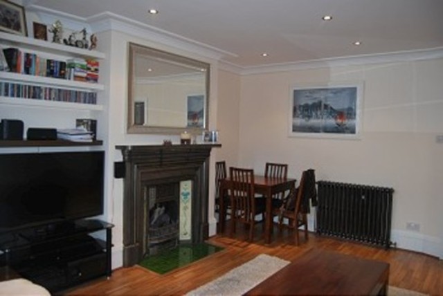  Image of 2 bedroom Flat to rent in The Mall London N14 at The Mall  Southgate, N14 6LN