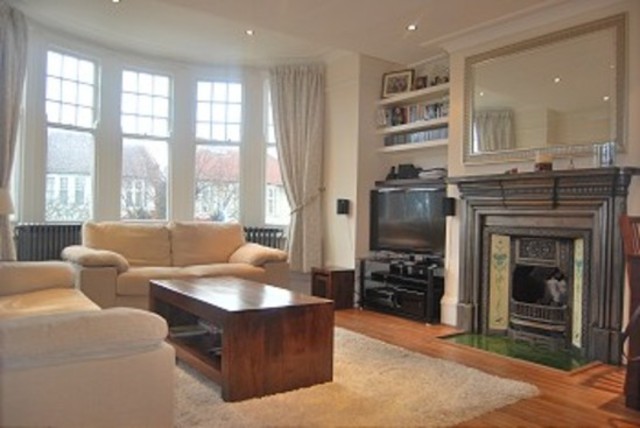 Image of 2 bedroom Flat to rent in The Mall London N14 at The Mall  Southgate, N14 6LN