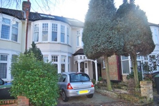  Image of 2 bedroom Flat to rent in The Mall London N14 at The Mall  Southgate, N14 6LN