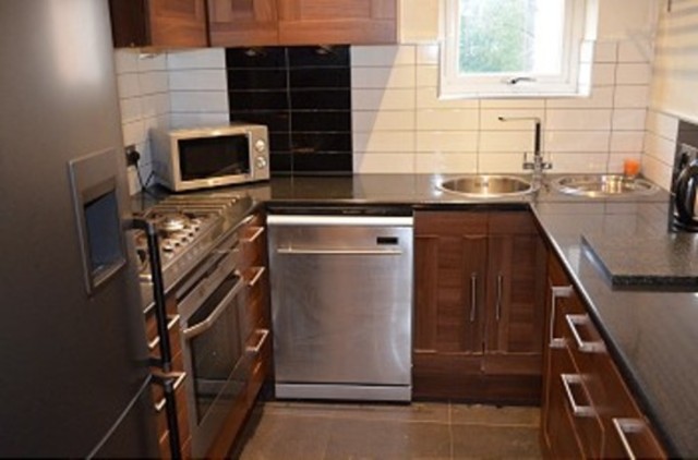  Image of 1 bedroom Flat to rent in The Mall London N14 at The Mall  Southgate, N14 6LR