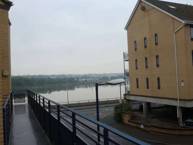 Image of 2 bedroom Apartment to rent in The Mariners Valetta Way Rochester ME1 at The Mariners Valetta Way Rochester, ME1 1FB