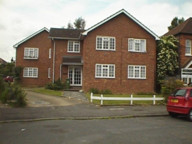  Image of 1 bedroom Flat to rent in St. James Avenue Sutton SM1 at 9-11 St James Avenue  Sutton, SM1 2TQ
