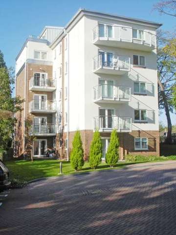  Image of 2 bedroom Apartment to rent in Turners Hill Road Pound Hill Crawley RH10 at The Pines Turners Hill Road Crawley, RH10 7US