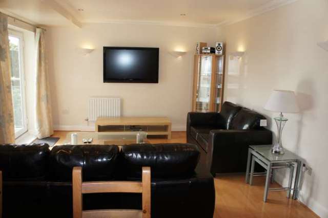  Image of 2 bedroom Apartment to rent in Turners Hill Road Pound Hill Crawley RH10 at The Pines Turners Hill Road Crawley, RH10 7US