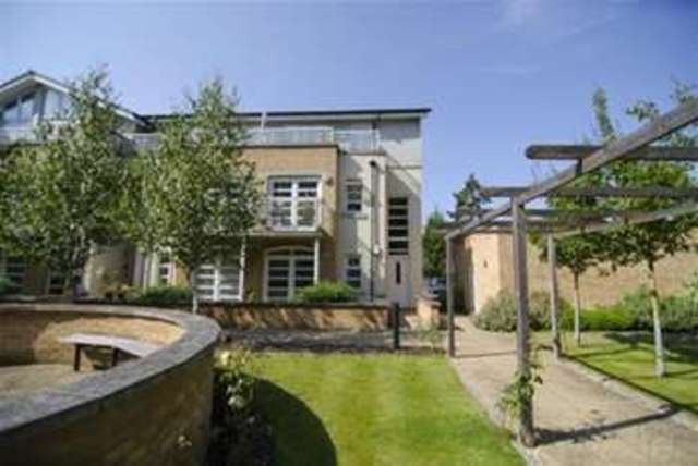  Image of 1 bedroom Property to rent in The Quadrant Rickmansworth WD3 at Rickmansworth, WD3 1GL